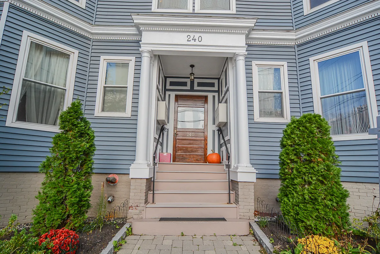 2 bed, 1042 sqft, $3,300 — Photo 4