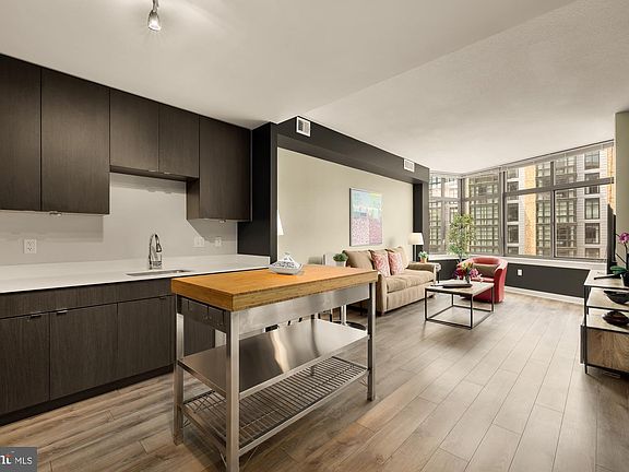 5th image of 460 New York Ave NW Unit 701