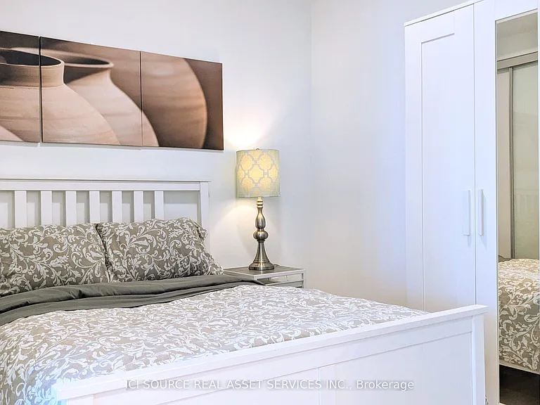 39 Roehampton Ave #3210 — Photo 13