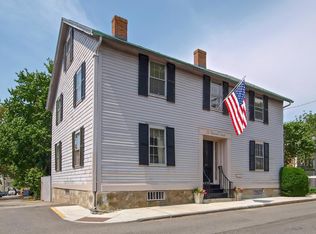 22 Farewell St #B, Newport, RI 02840