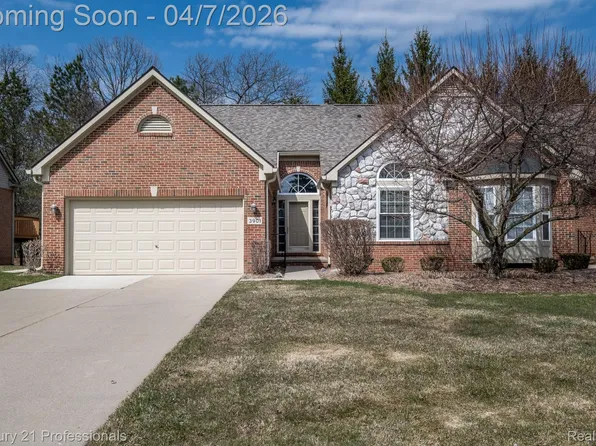 3901 Arbor Dr, Auburn Hills, MI 48326