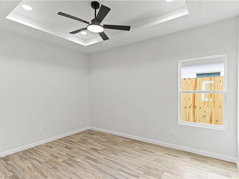 1300 Rosewood Ln #2 — Photo 12