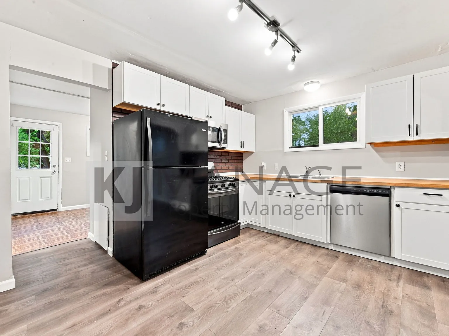 3 bed, 1102 sqft, $1,400 — Photo 3