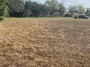 915 Pine Ave, Rockport, TX 78382