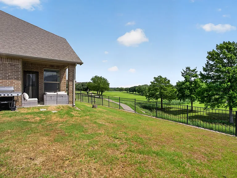 3912 Crater Cir — Photo 30