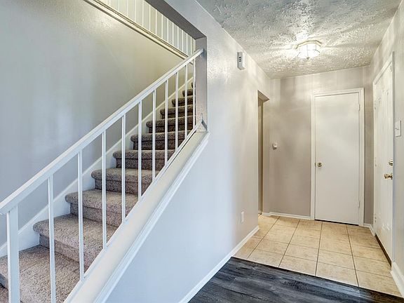 3rd image of 14903 Oak Pines Dr