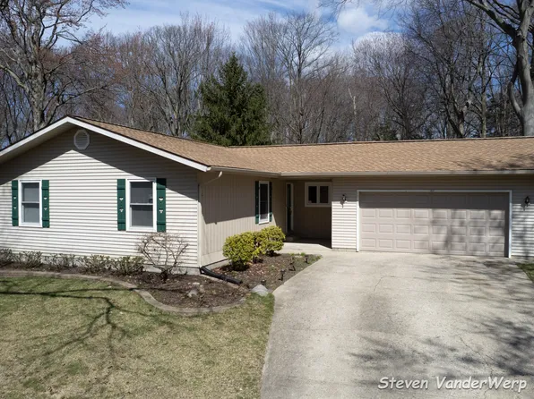 1717 Dykhouse Ave, Grand Haven, MI 49417
