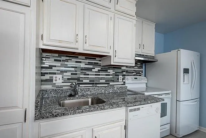 355 Gatewater Ct — Photo 18