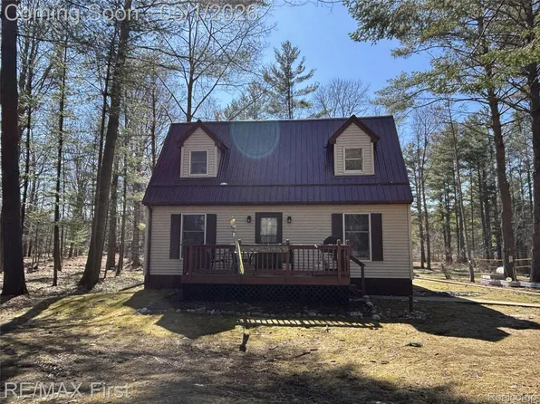 2063 Victoria Ct, Lupton, MI 48635