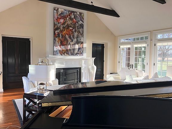 3rd image of 7 Mill Farm Ln