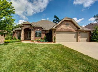 1529 E Wood Oaks St, Springfield, MO 65810