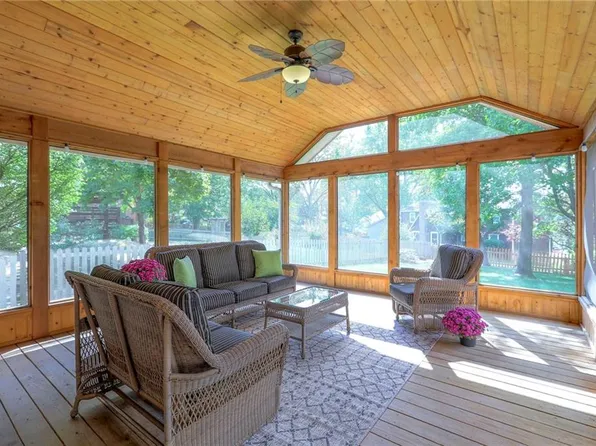 5722 Richards Cir, Shawnee, KS 66216