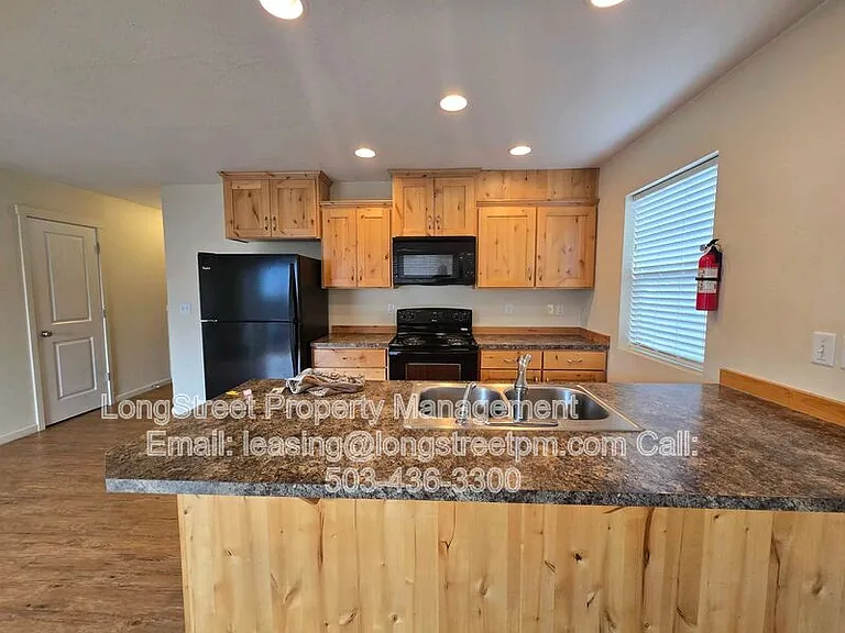 1806 College St — Photo 12
