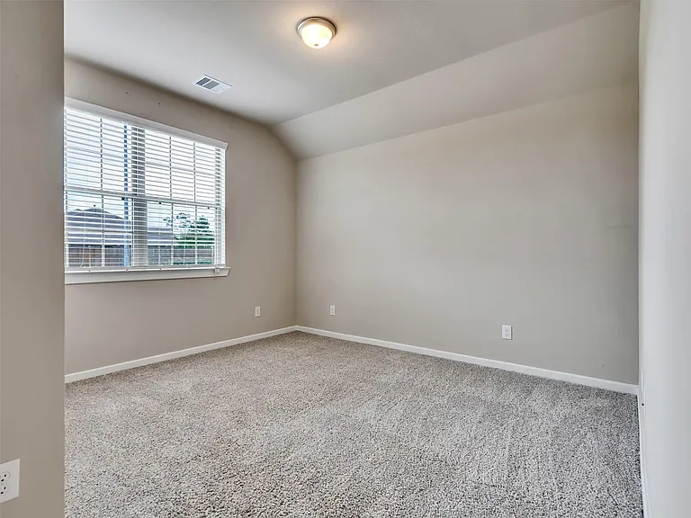 8510 Amber Bend Dr — Photo 32