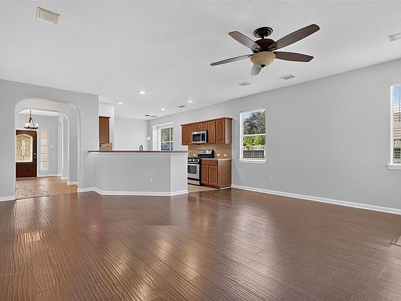 5th image of 419 Drake Ln