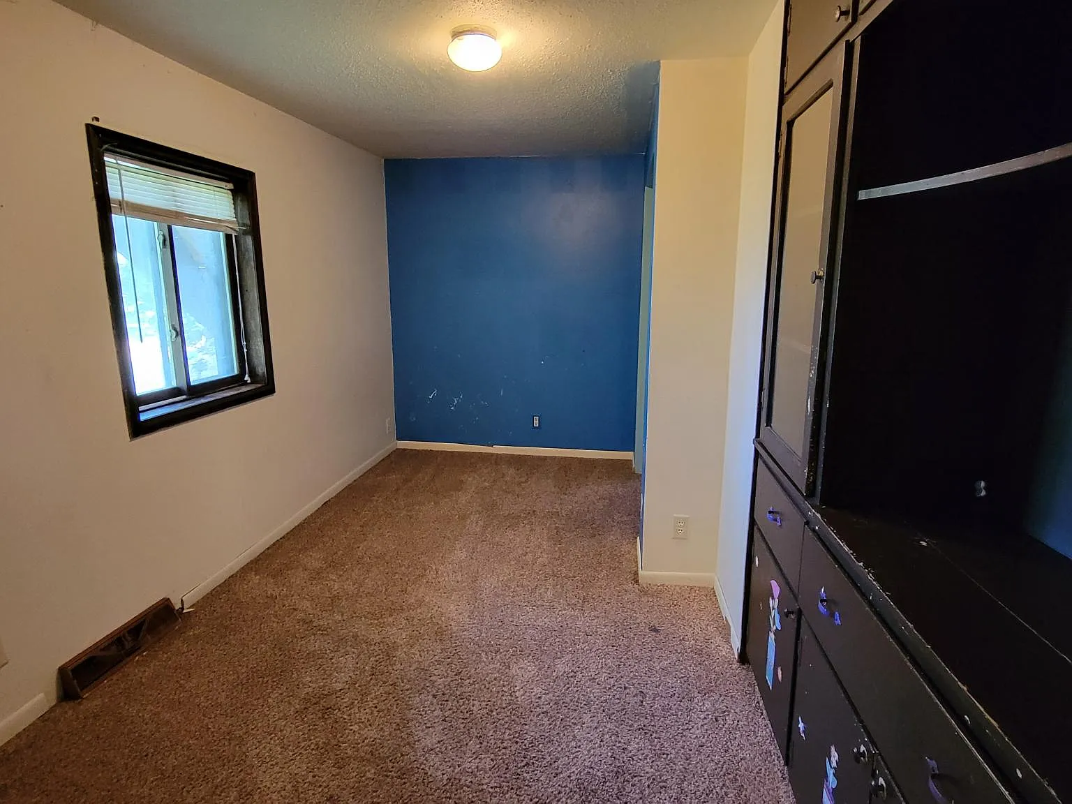 5 bed, 1200 sqft, $940 — Photo 3