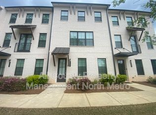 3070 Poppy Ln, Roswell, GA 30076