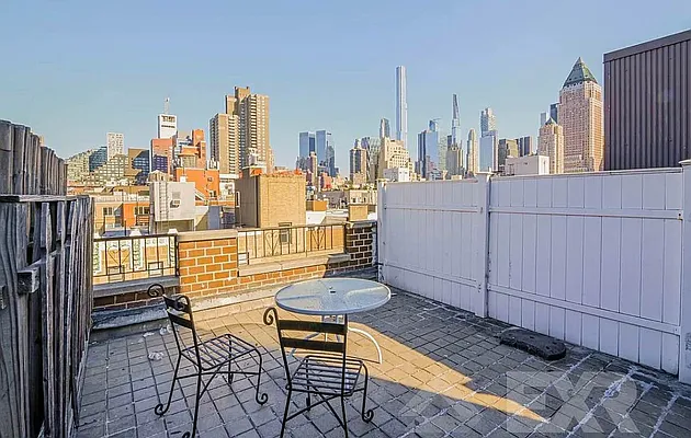 Rented by EXR | media 9