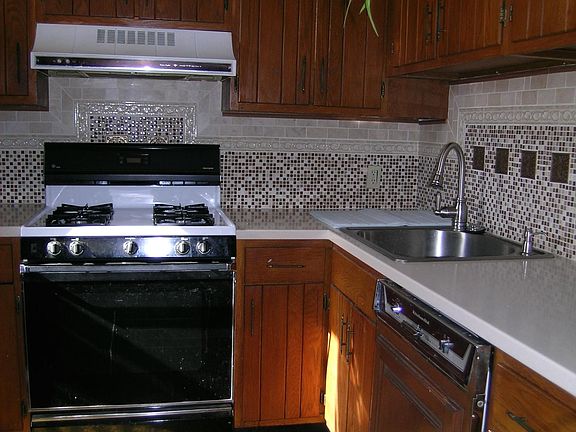 3rd image of 610 S Market St #2