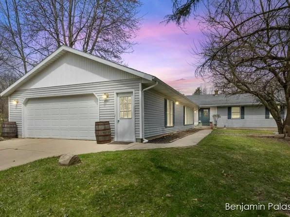 8321 100th St SE, Alto, MI 49302