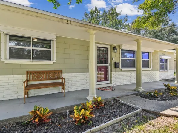 1020 Country Club Way S, Saint Petersburg, FL 33705