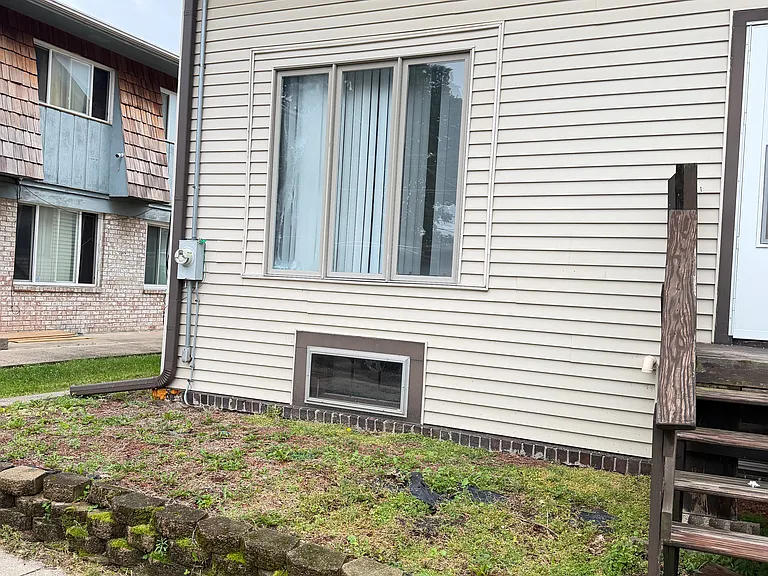 618 Windsor Rd #1 — Photo 2
