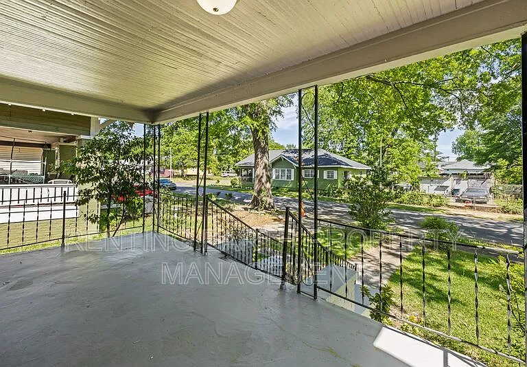 608 Fulton Ave SW — Photo 16