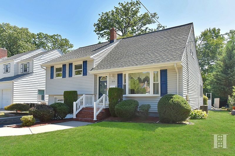 2nd image of 215 Sylvan Rd