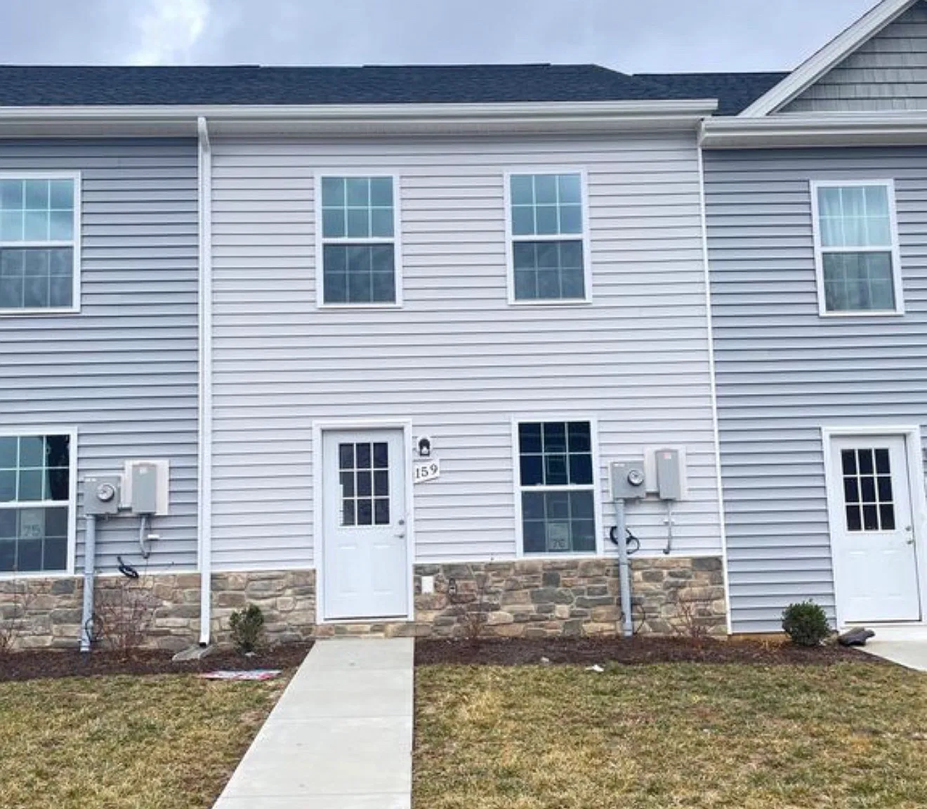 3 bed, 1296 sqft, $1,900 — Photo 1
