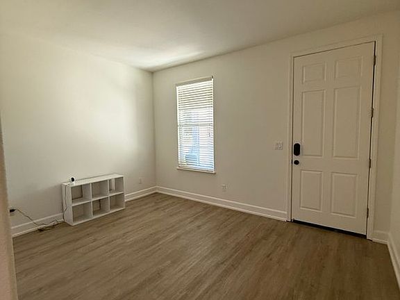 5th image of 433 Tolman Way