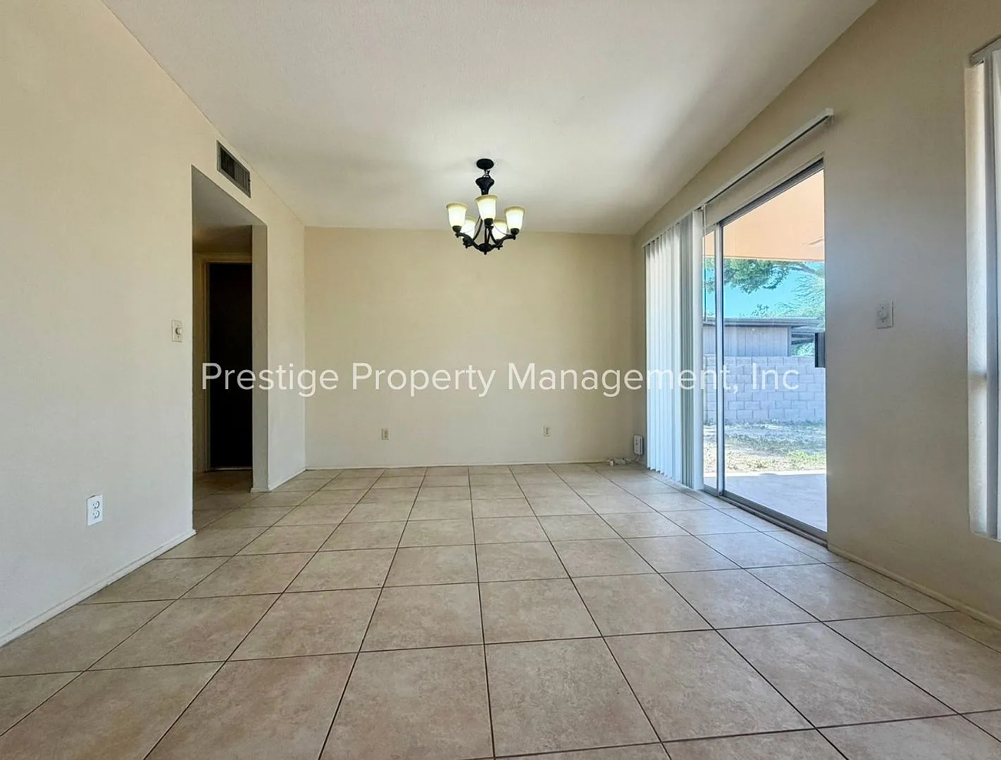 Charming and Spacious 2/1.5 On the East Side! — Photo 3