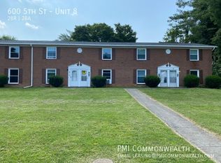 600 5th St #8, Radford, VA 24141