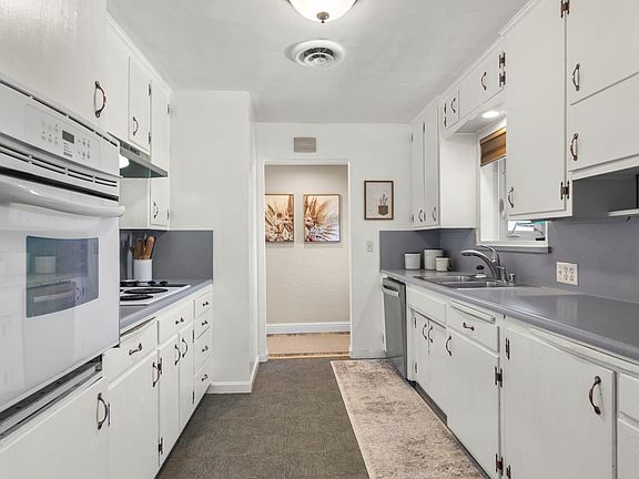 3rd image of 556 Del Rio Cir