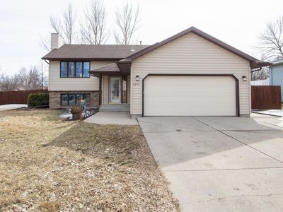 2202 33rd Ave S, Fargo, ND, 58104