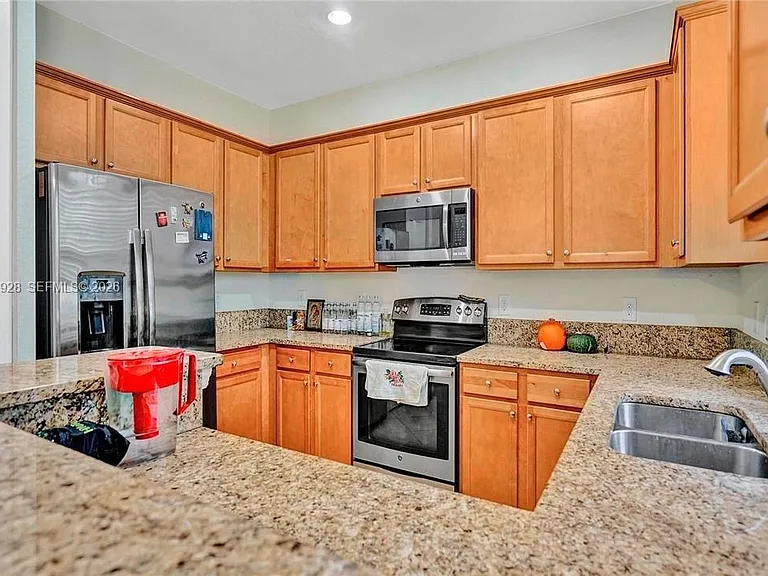 821 E Village Cir #821 — Photo 3