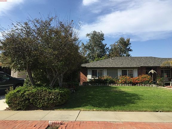 3rd image of 915 Amethyst Dr