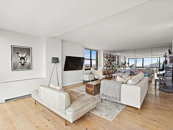 5th image of 380 Mountain Rd APT 1813