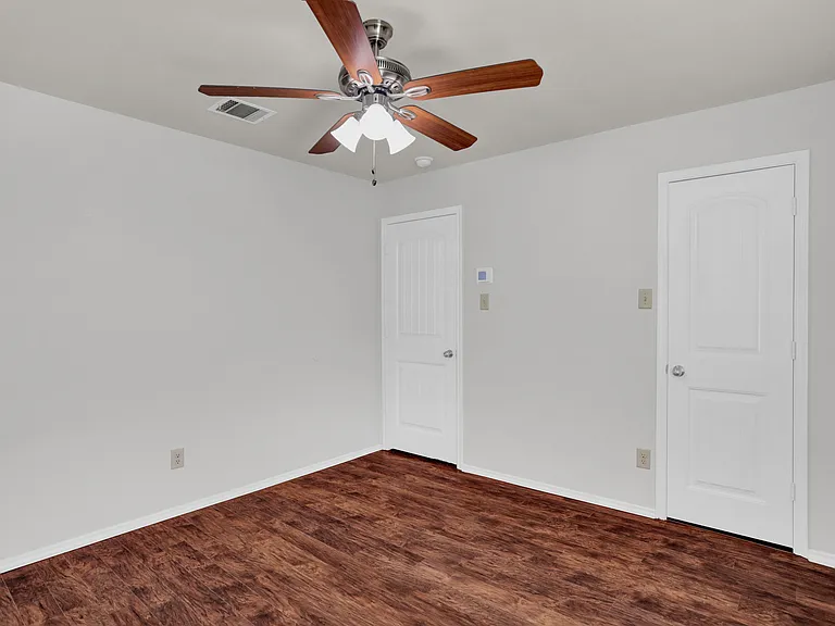 2138 Meadow View Dr — Photo 24