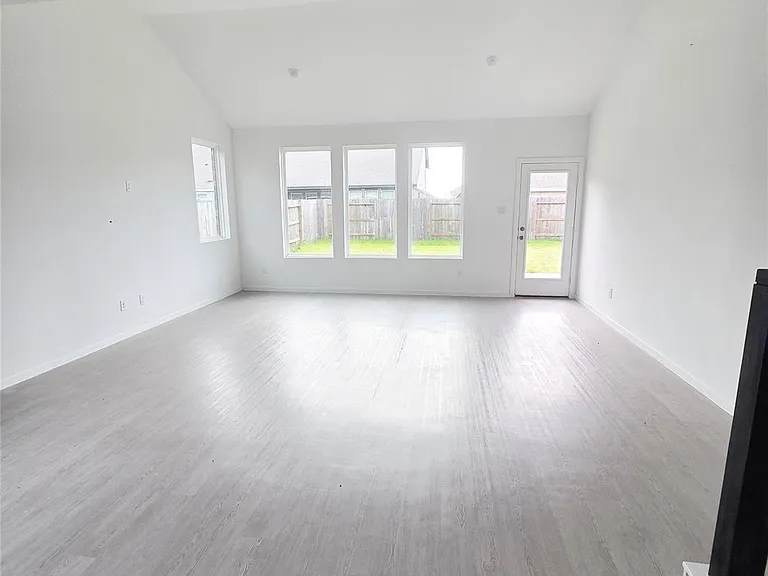 6319 Seafoam Lake Dr — Photo 8