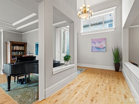 5th image of 2734 206th Terrace NE