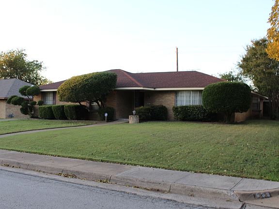 3rd image of 805 Cottonwood Dr