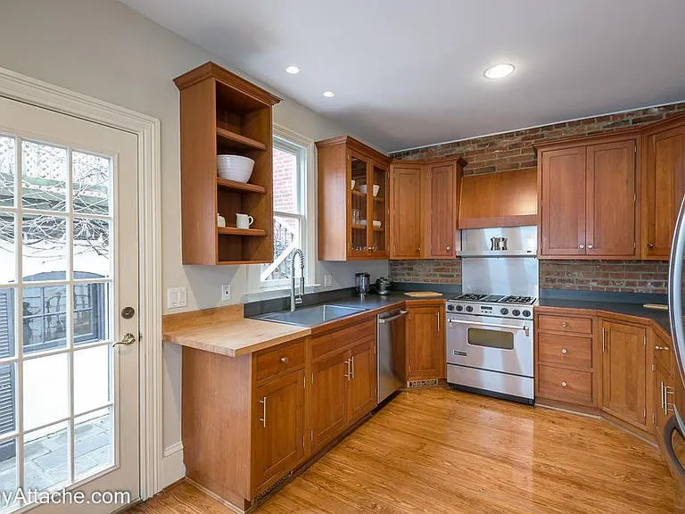 24 3rd St NE — Photo 8