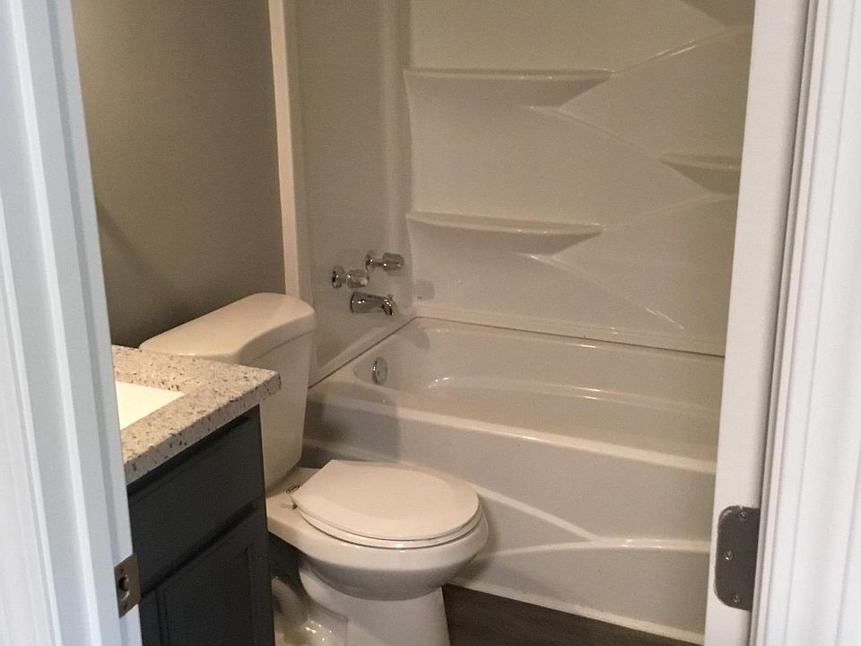 2nd image of 2605 52nd St APT D5