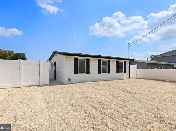 11 Charles Blvd, Manahawkin, NJ 08050