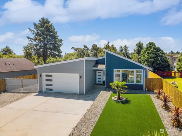 569 Ensign Avenue NW, Ocean Shores, WA 98569