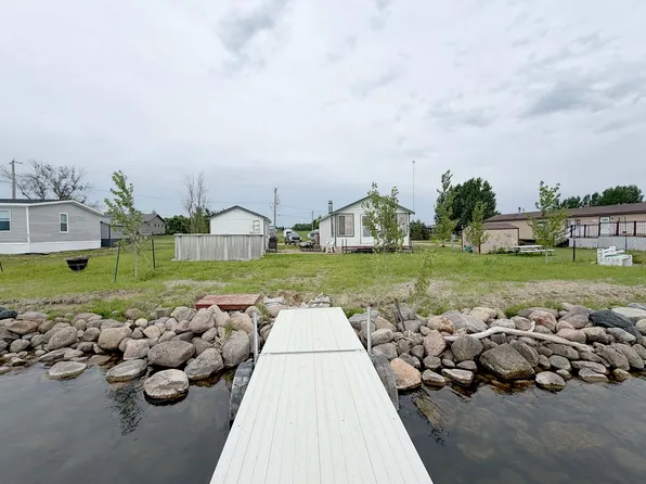 242 W Lakeshore Dr, Waubay, SD 57273