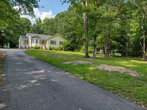 3rd image of 132 Leeway Ct