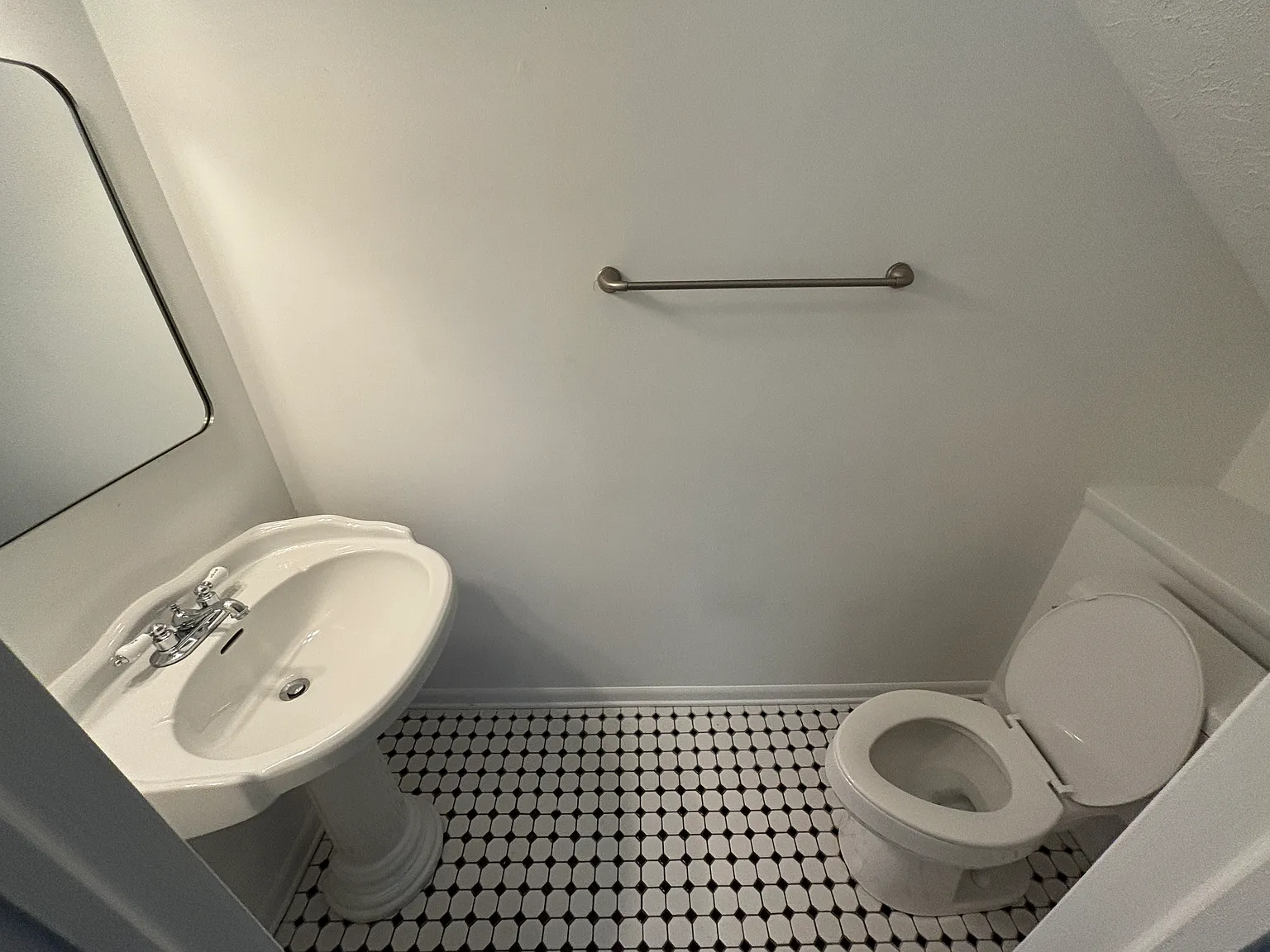 526 Forest St — Photo 4