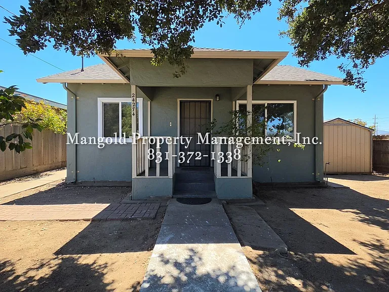24274 Washington St — Photo 1