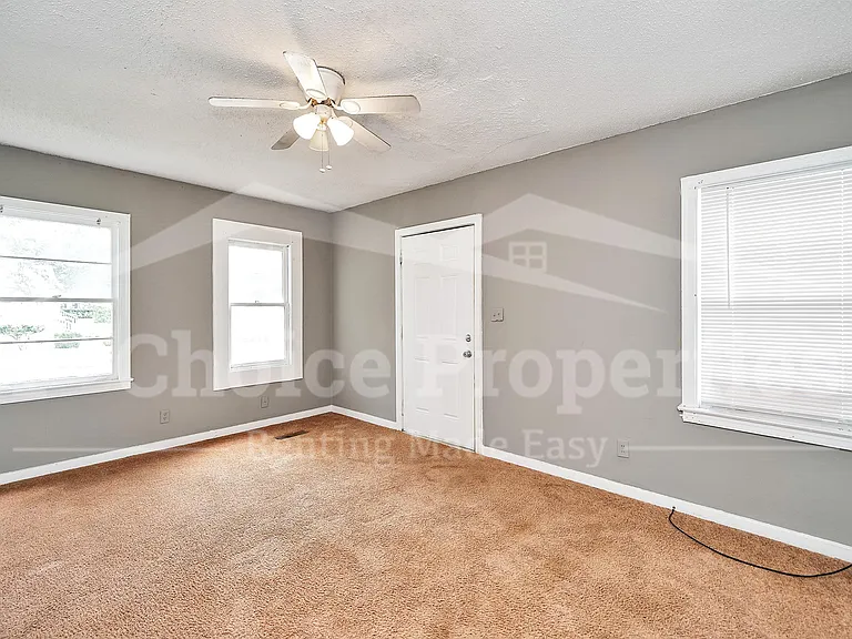 1272 Meadow Ln — Photo 3